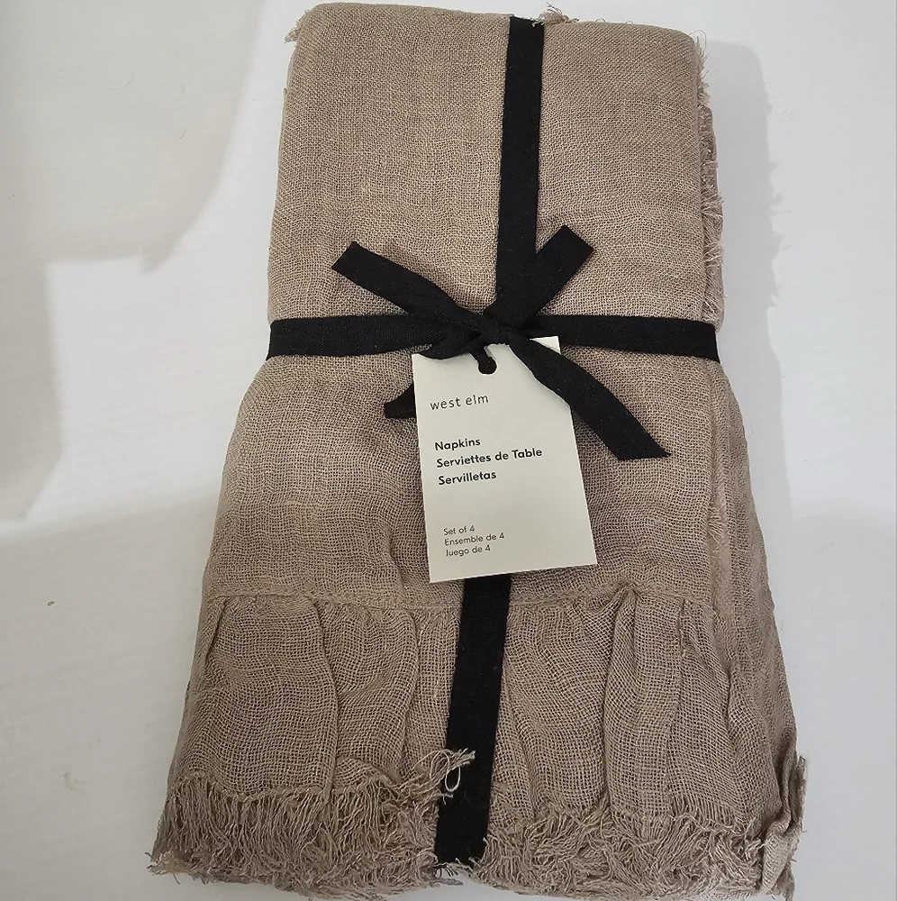 West Elm Ruffle Linen Napkin Set